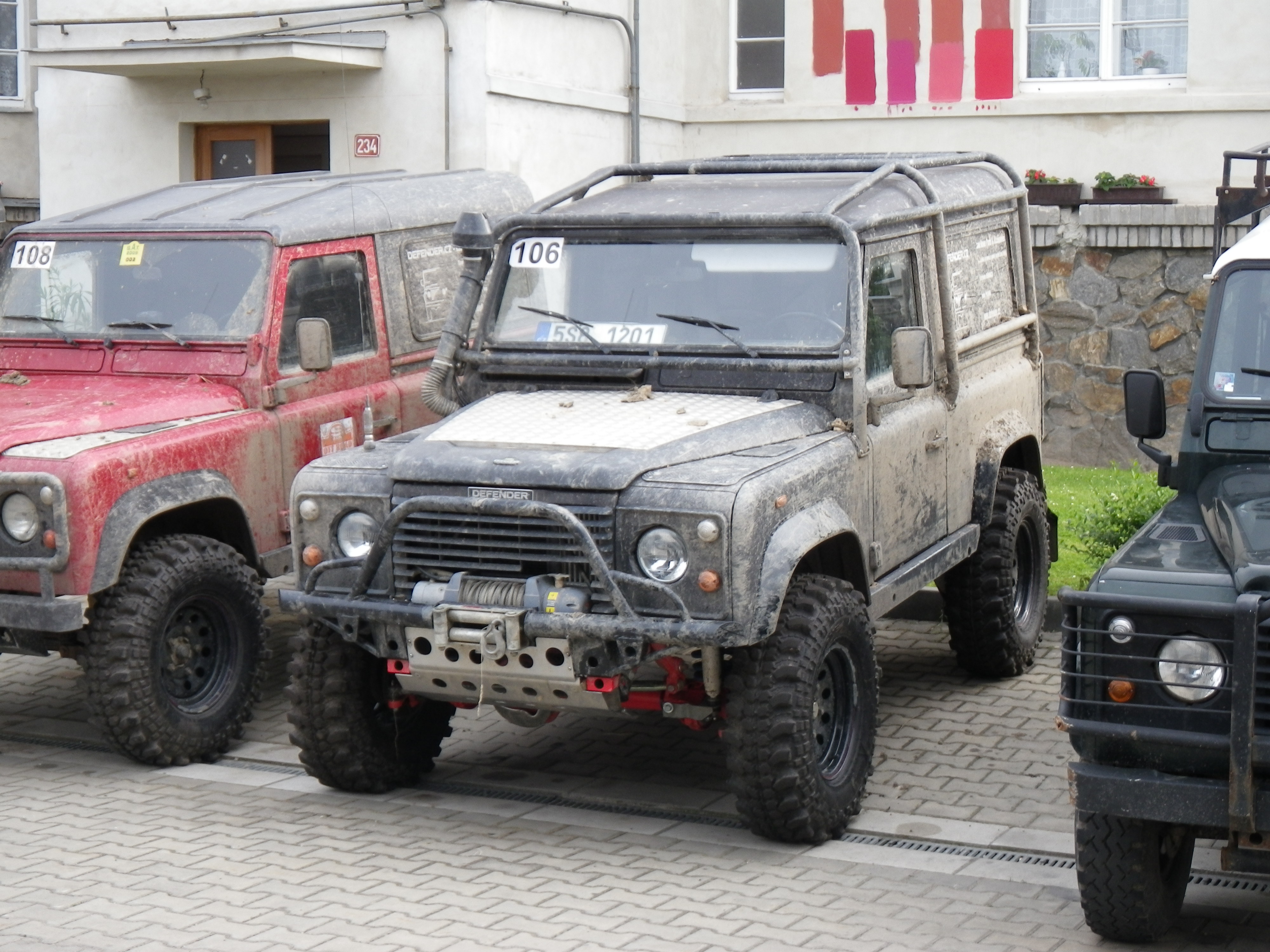 D90